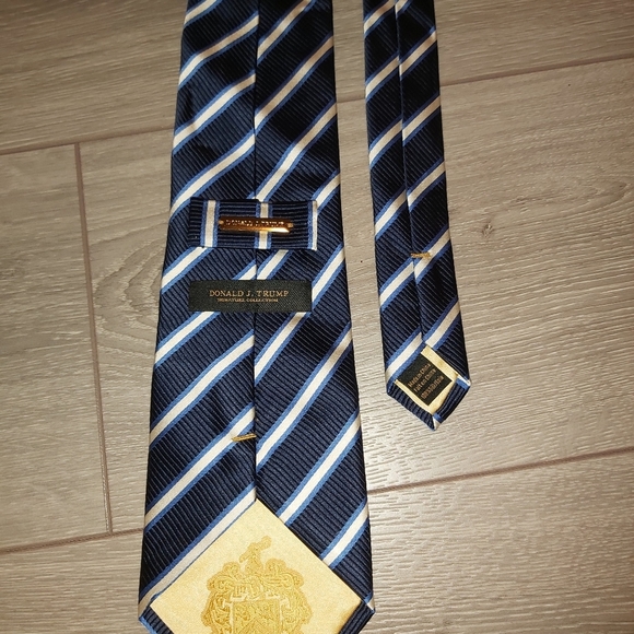 Donald Trump Signature Collection - Picture 5 of 6